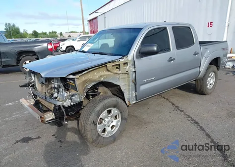 2014 Toyota Tacoma Base V6 z USA, uszkodzony, nr VIN 3TMLU4ENXEM162347